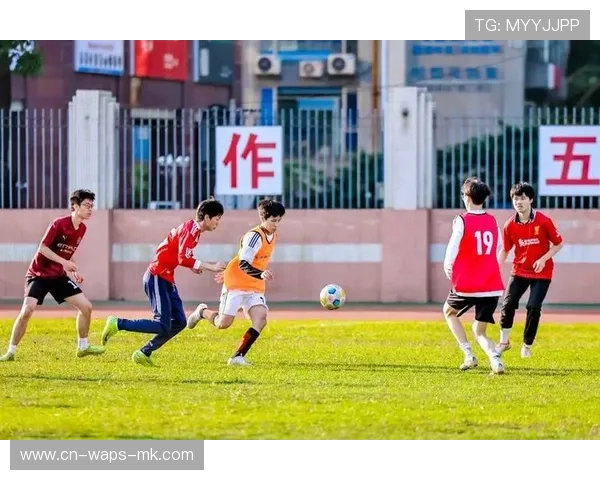 球星在慈善赛中亮相彰显社会责任，世界明星足球慈善赛